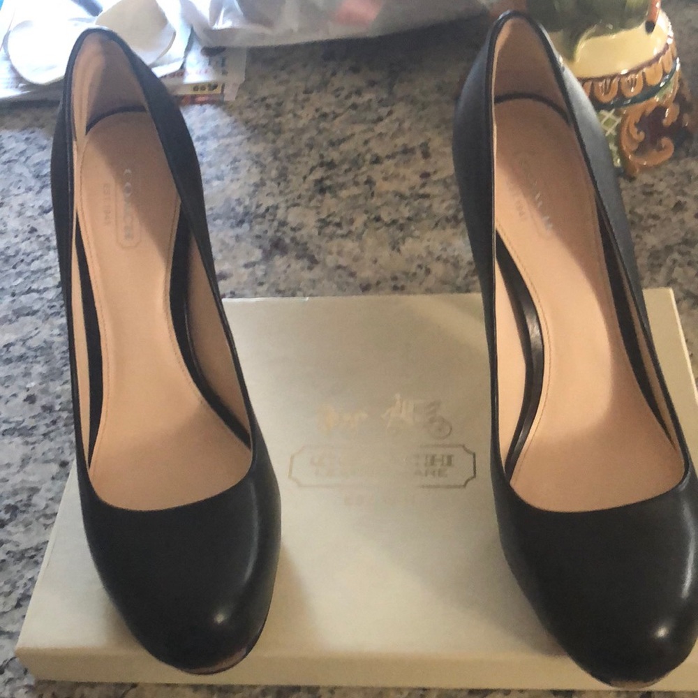 Coach Pumps